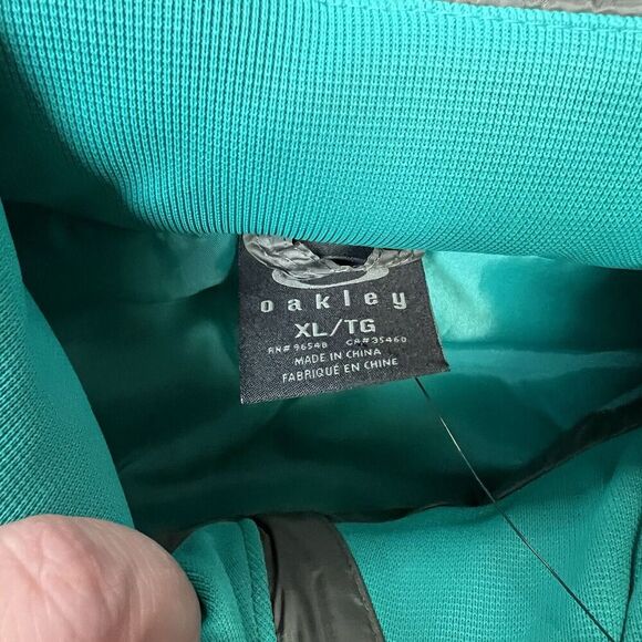 Oakley Gray And Teal Quilted Full Zip Puffer Vest with compact Hood Size XL - Picture 3 of 7
